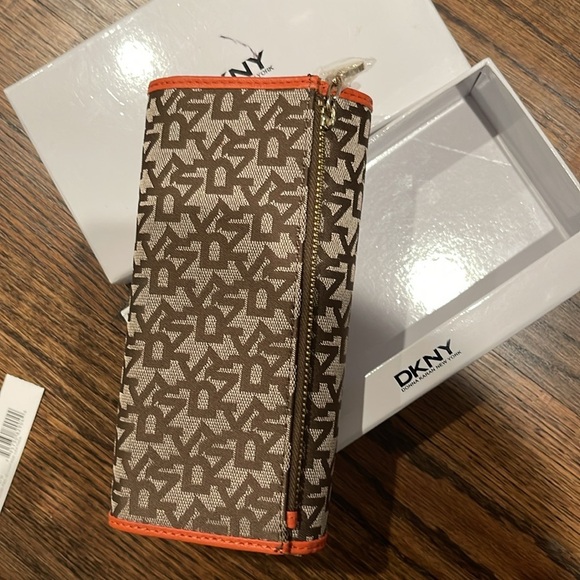 DKNYC wallet NWT orange color - Picture 4 of 8